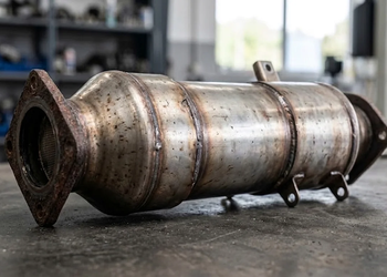 Какие драгоценные металлы содержатся в катализаторах и в каком количестве